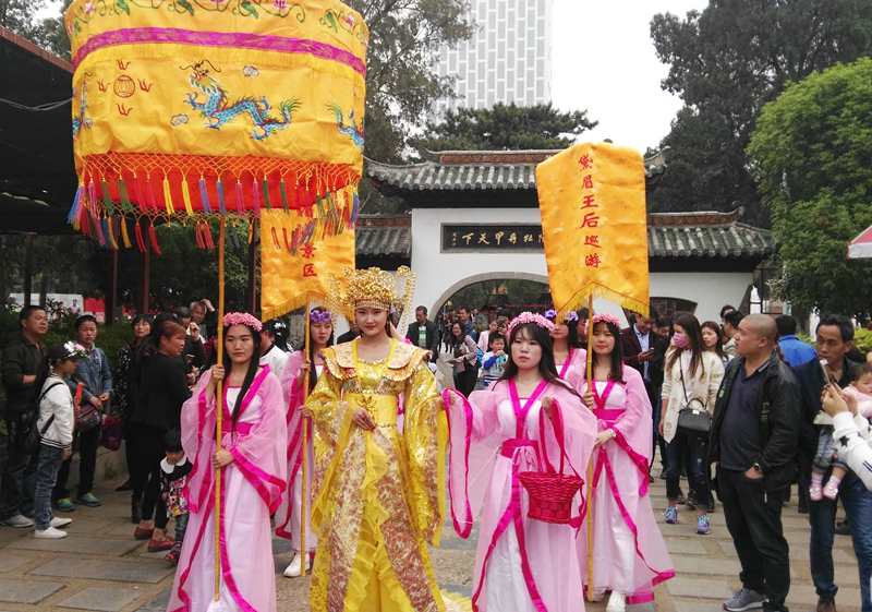 洛陽(yáng)驚現(xiàn)穿越大戲商湯王后至王城公園賞花