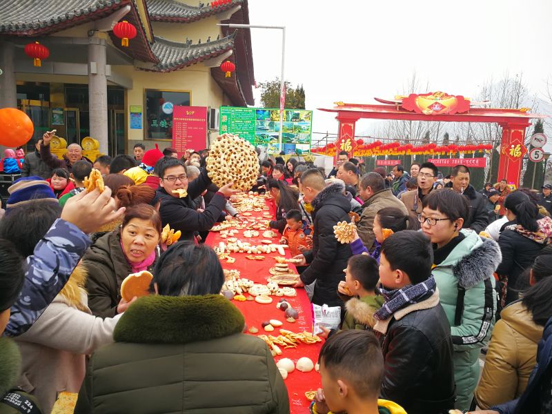 黃河三峽百家傳統花糕饃獻游客(圖)