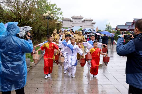 嵩山少林開啟“少林功夫跑”                                     